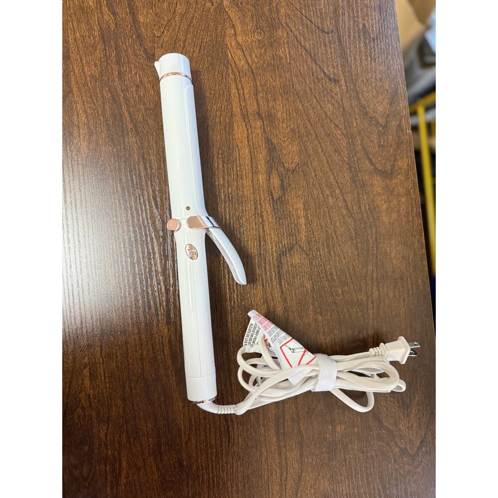 T3 SinglePass 1¼″ Curling Iron – White & Rose Gold